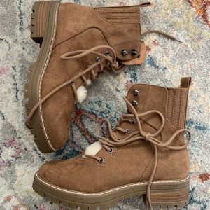 UNIVERSAL THREAD WINTER BOOTS